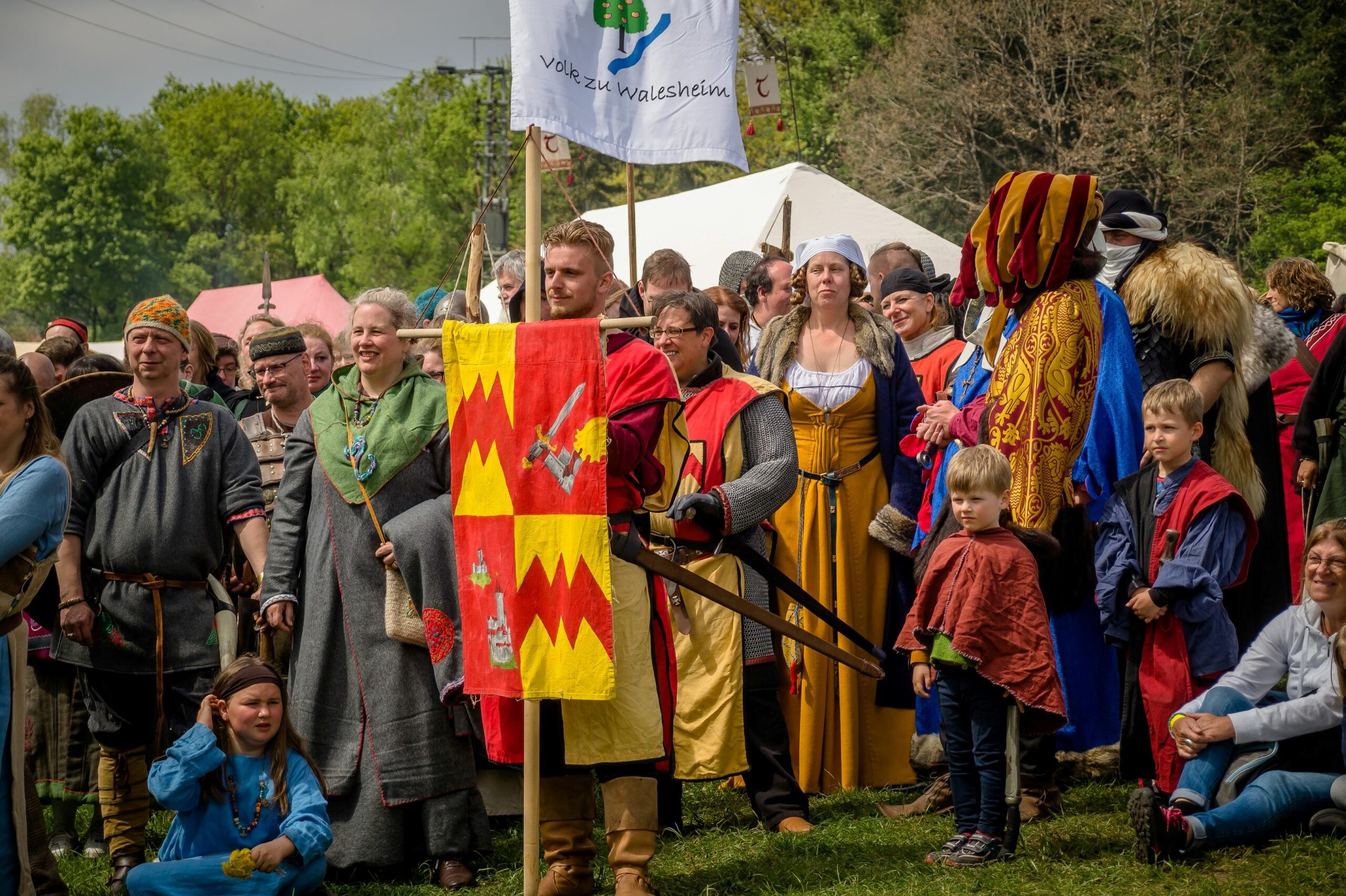 Picture of medieval dressed artists in Freisen