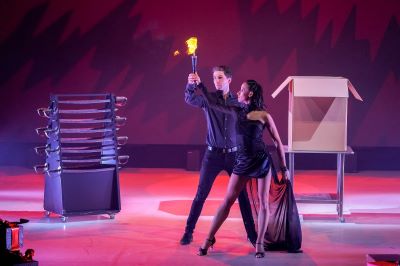 Picture of the Magician Maxim Maurice and his assistant