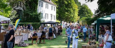 Photo showing visitors at the Garden Market in Rockenhausen