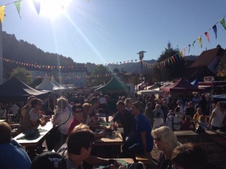 Picture of people visiting the Chestnut Market in Hauenstein